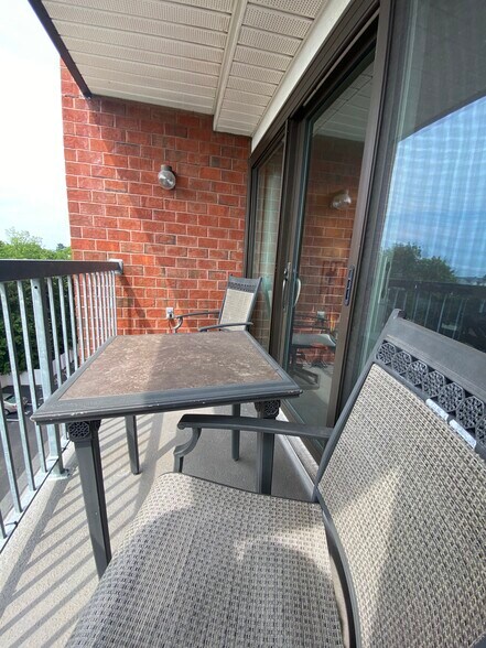 Balcony - 8 9th St
