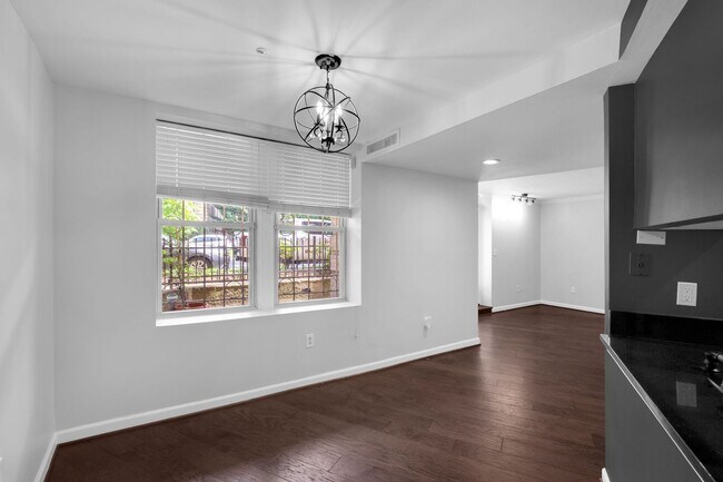 Building Photo - Spacious 1 Bedroom unit in Adams Morgan area