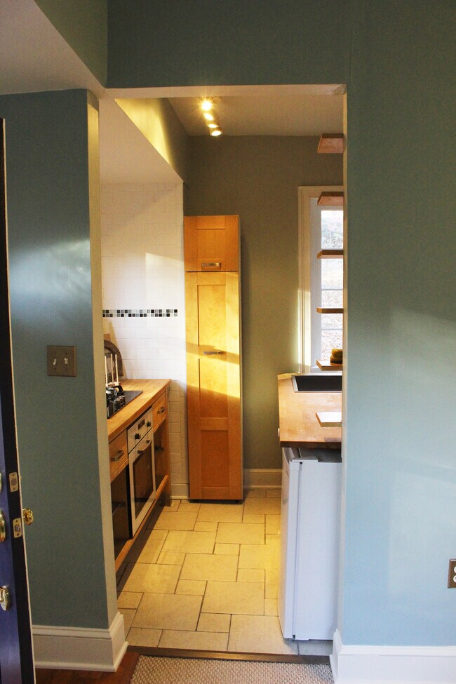 Building Photo - 2948 Albemarle St NW