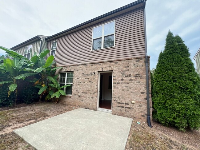 Building Photo - 2108 Chipley Dr