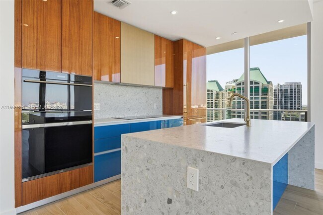 Building Photo - 2678 Tigertail Ave