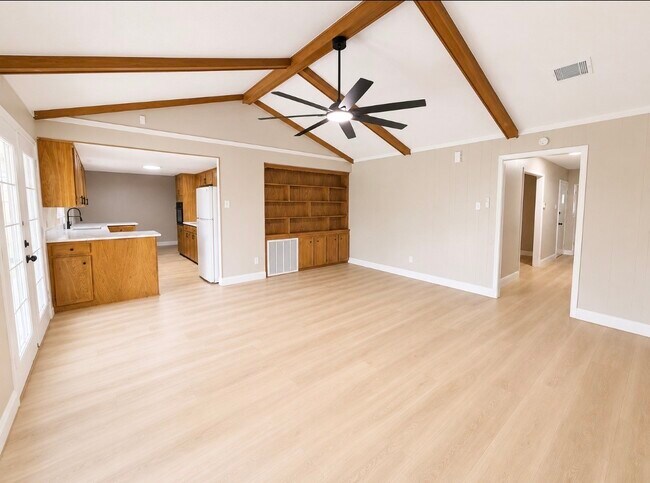 Building Photo - 2806 Spa Dr