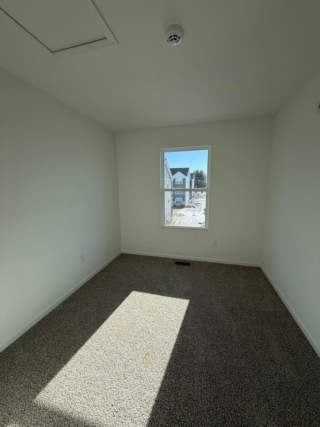 Building Photo - 1558 Sequoia Wy