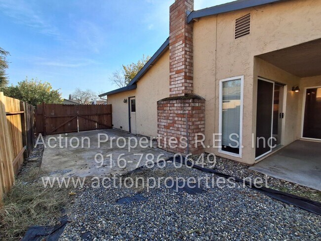 Building Photo - Antelope R.V. Parking, Single Story: Large Yard: RV Parking: 3 Bed, 2 Bath - Foothill Farms/Antelope