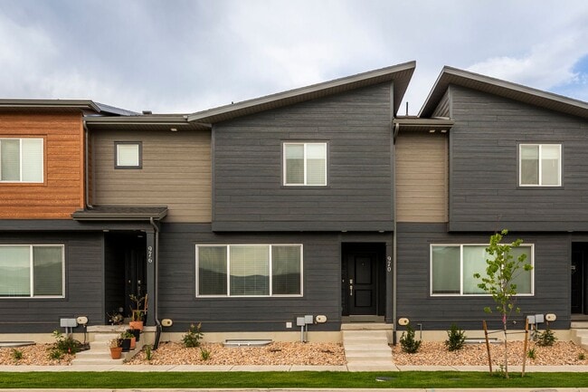 Building Photo - Convenient and Charming Heber City Town Ho...