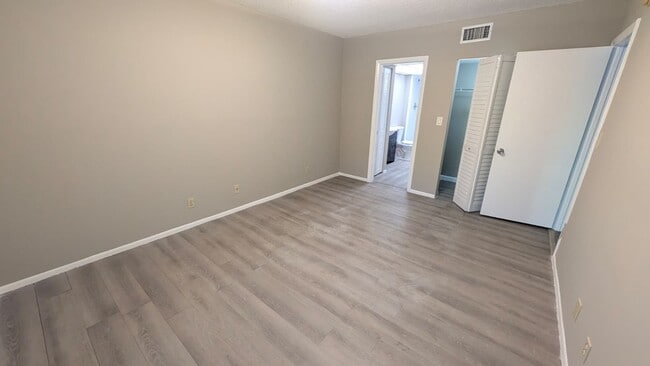 Building Photo - Stylish Boca Raton Condo for Rent – Great Location, Great Amenities!