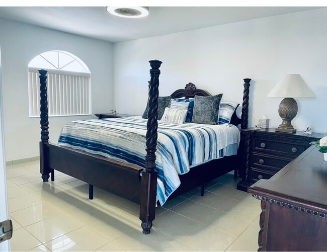 Building Photo - 196 Lorelane Pl