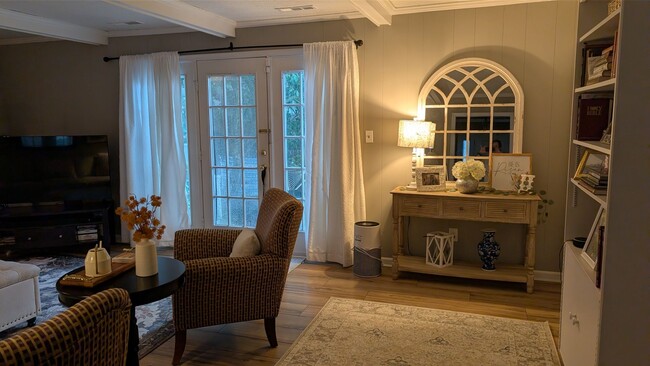 Building Photo - Kempsville, Brigadoon Pines 5 BR 2.5 BA 2700 sq ft, 2 car garage