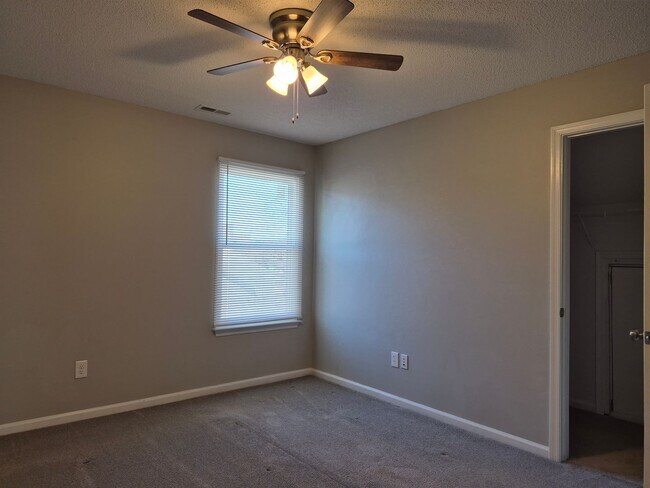 Building Photo - Landstown