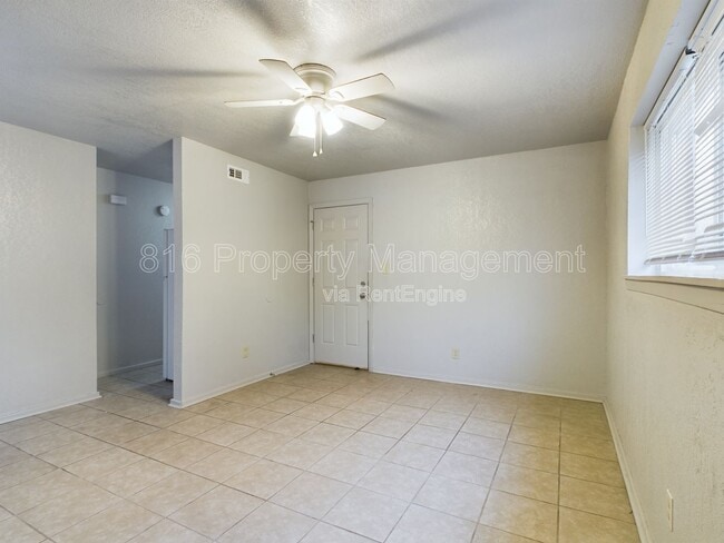 Building Photo - 15112 Bellaire Ave