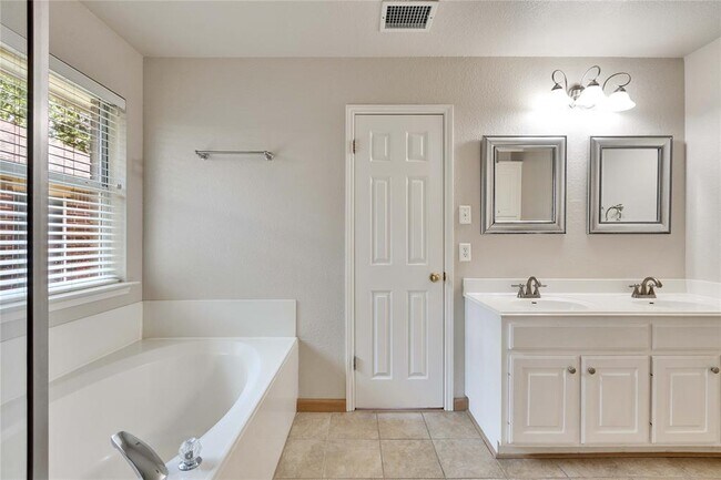 Building Photo - 2625 Gate Ridge Dr