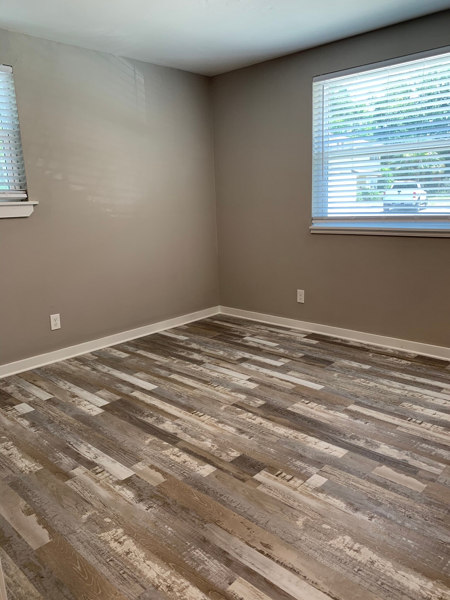 Building Photo - 5830 Yellow Pine Ct