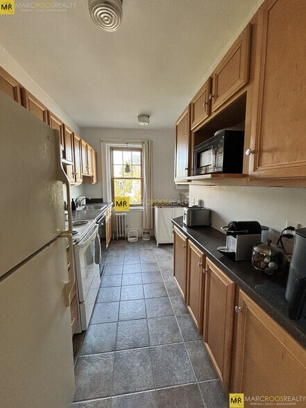 Building Photo - 52 Strathmore Rd