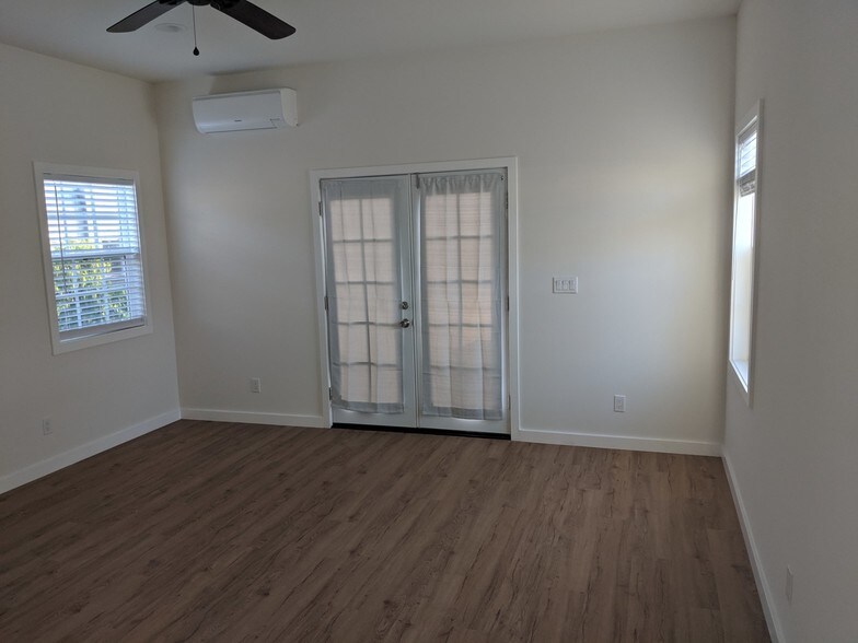 Building Photo - 607 N Formosa Ave