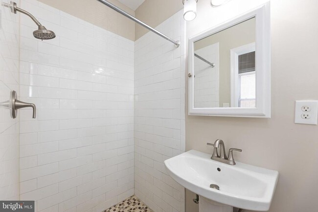 Building Photo - 2509 Cliffbourne Pl NW