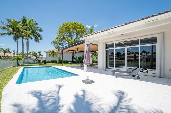 Building Photo - 2576 Bay Pointe Dr