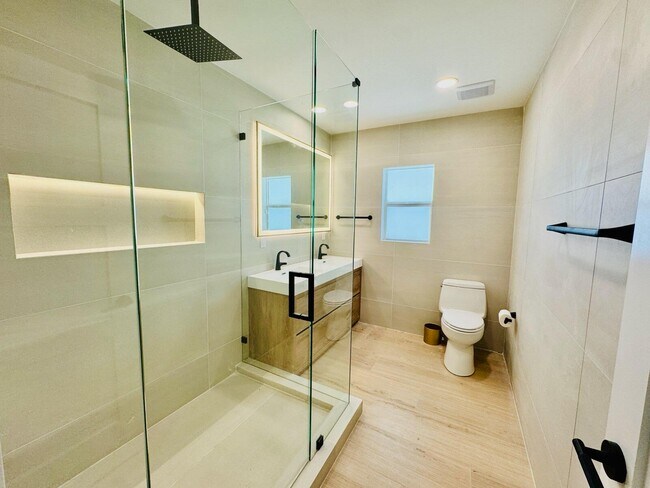 Building Photo - 885 Nafa Dr
