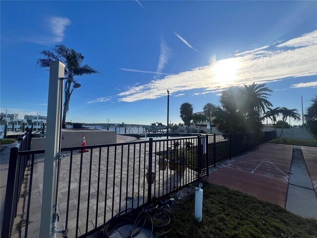 Building Photo - 7740 Boca Ciega Dr