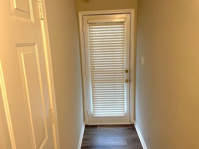 Building Photo - FIRST MONTH HALF PRICE! Beautiful town house in Collierville!