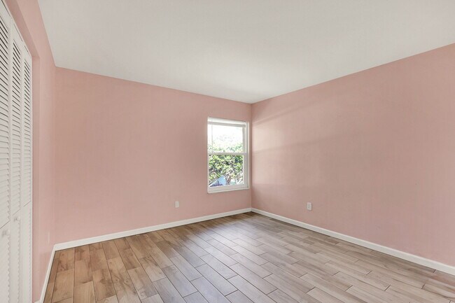 Building Photo - 1612 SE Cascella Ct