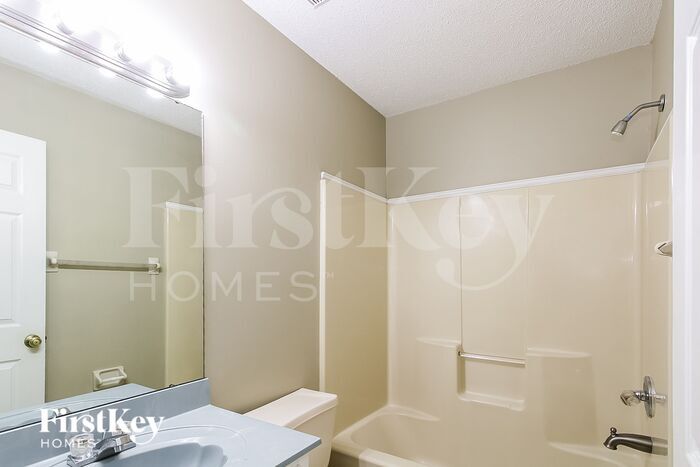 Building Photo - 4622 Crestfield Rd