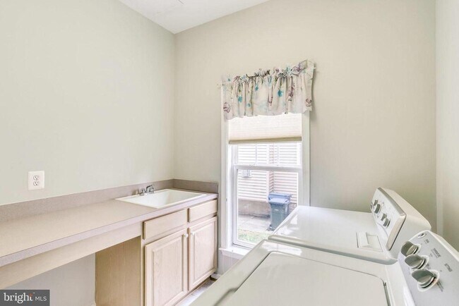 Building Photo - 26161 Rachel Hill Dr