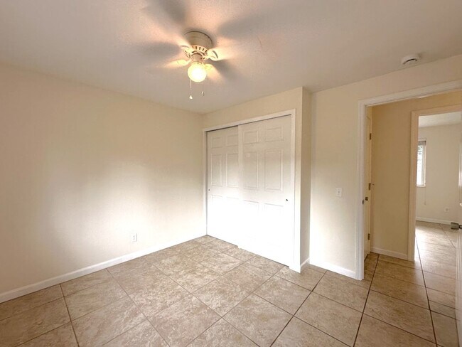 Building Photo - Updated 5 bedroom 2.5 bathroom home in Uni...