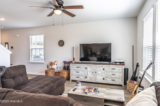 Building Photo - 3024 Paradise Way
