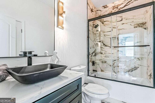 Building Photo - 620 Echo St NW