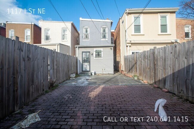 Building Photo - 1117 I St NE