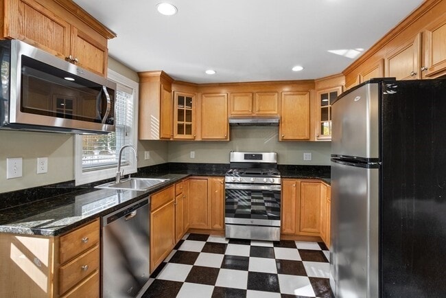 Building Photo - 140 Lowell St