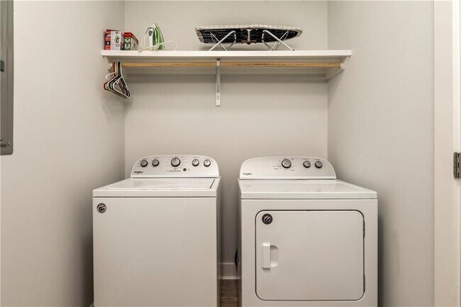 Building Photo - 1913 Cadillac Ave