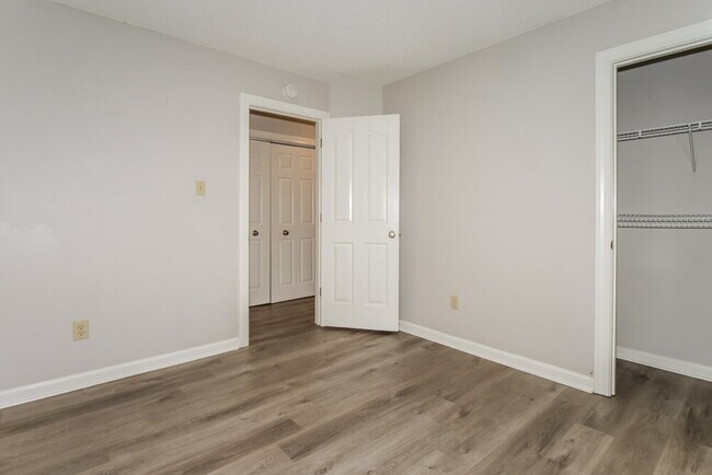 Building Photo - 3158 Clubview Cove N