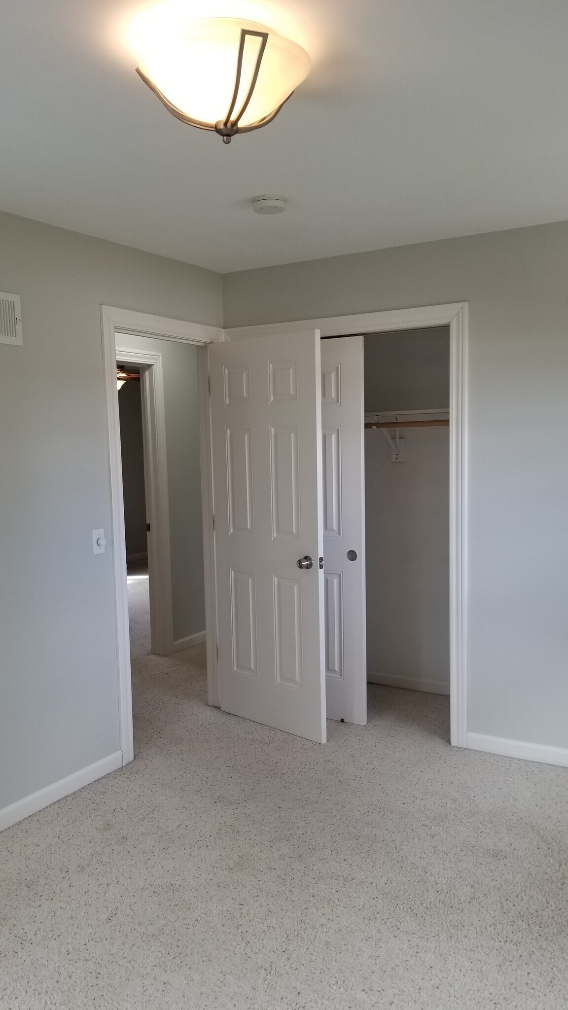 Building Photo - 134 Chestnut Ridge Dr