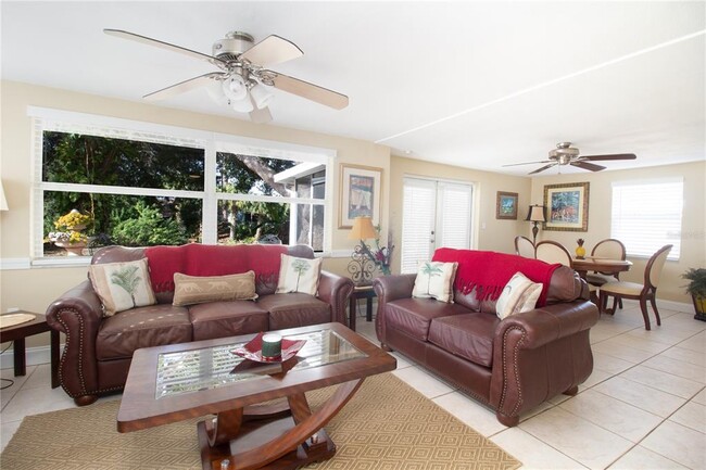 Building Photo - 4333 Newbury Dr