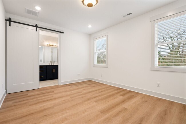 Building Photo - Beautiful 4-bedroom, 4-bathroom Custom Home Durham, NC