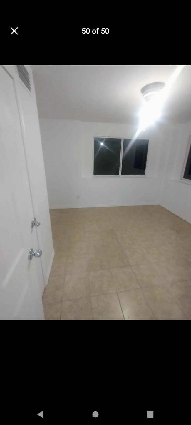 Building Photo - 635 N Nova Rd