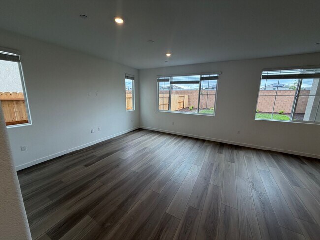 Building Photo - 3 Bedroom | 2.5 Bathroom | New two-story home in Elk Grove