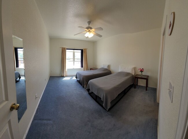 Building Photo - Beautiful 3 bed 2.5 bath home located in the Las Colinas Area!