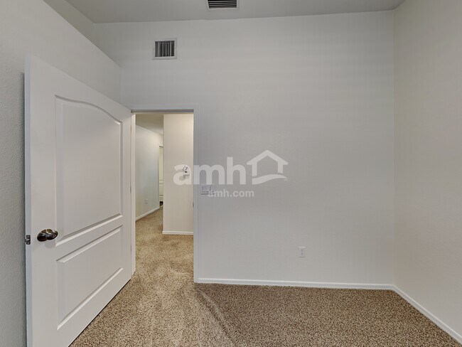 Building Photo - 7856 S Splinter Way