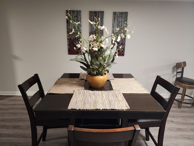 Building Photo - 1215 Trotwood Ave