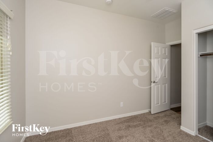Building Photo - 1408 W Nectarine Ave