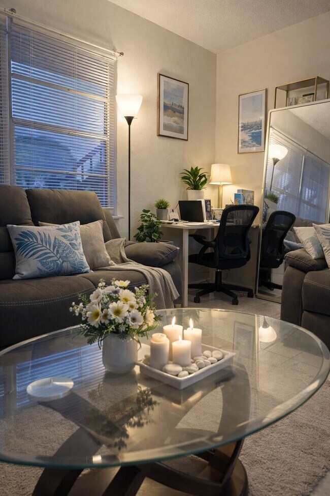 Building Photo - 4130 SW 20th St