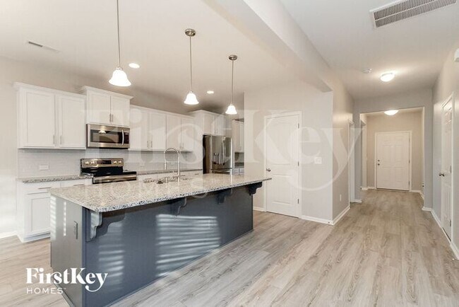 Building Photo - 441 Quick Silver Dr