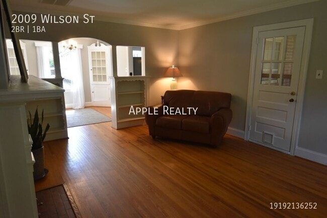 Building Photo - 2009 Wilson St