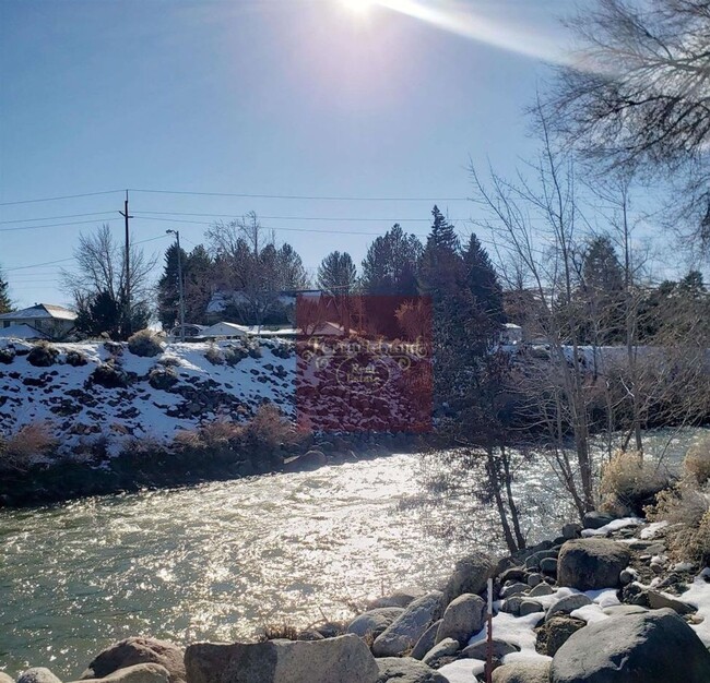 Building Photo - Beautiful Townhome by the Truckee River- K...