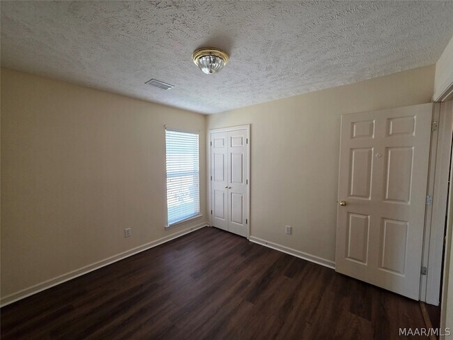 Building Photo - 9400 Bristlecone Dr