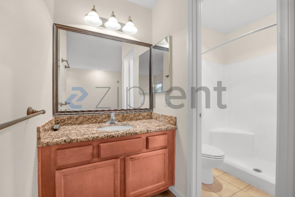 Building Photo - Unit 226