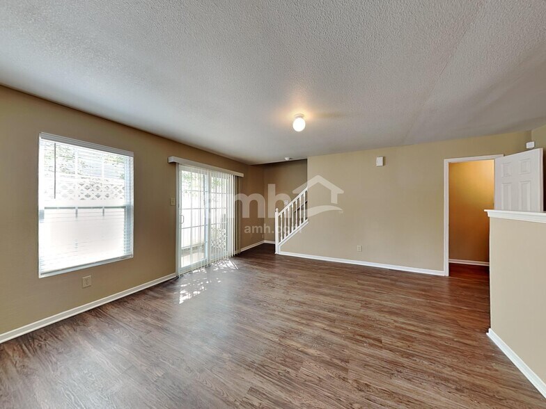 Building Photo - 10127 Cumberland Pointe Blvd