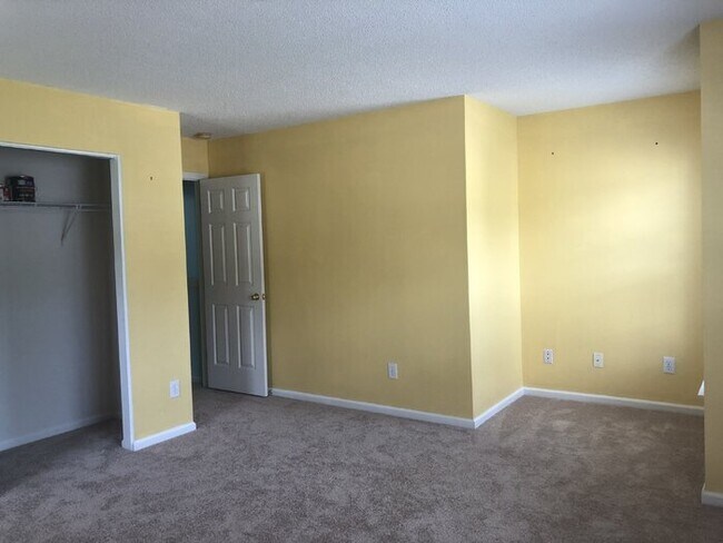 Building Photo - 5105 Torrey Ln